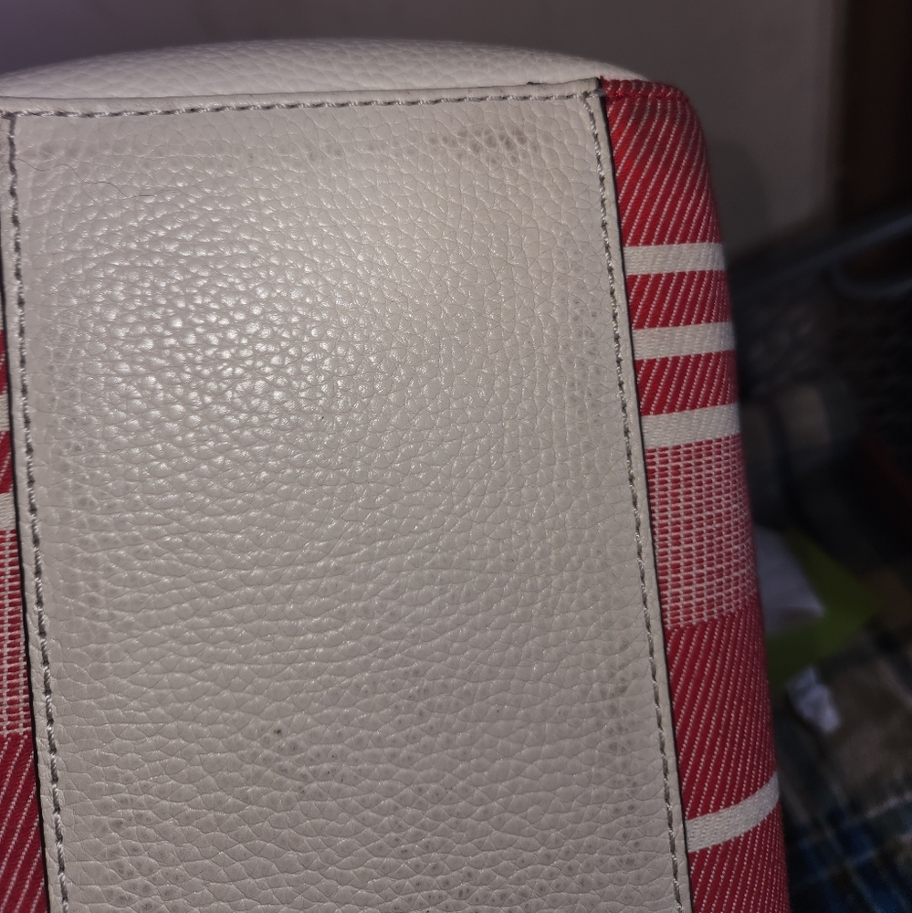 Authentic Michael Kors Handbag. - image 2